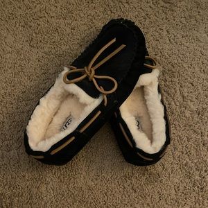 NEW UGG SLIPPERS